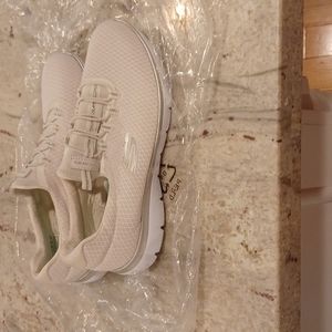 Sketchers women size 8
